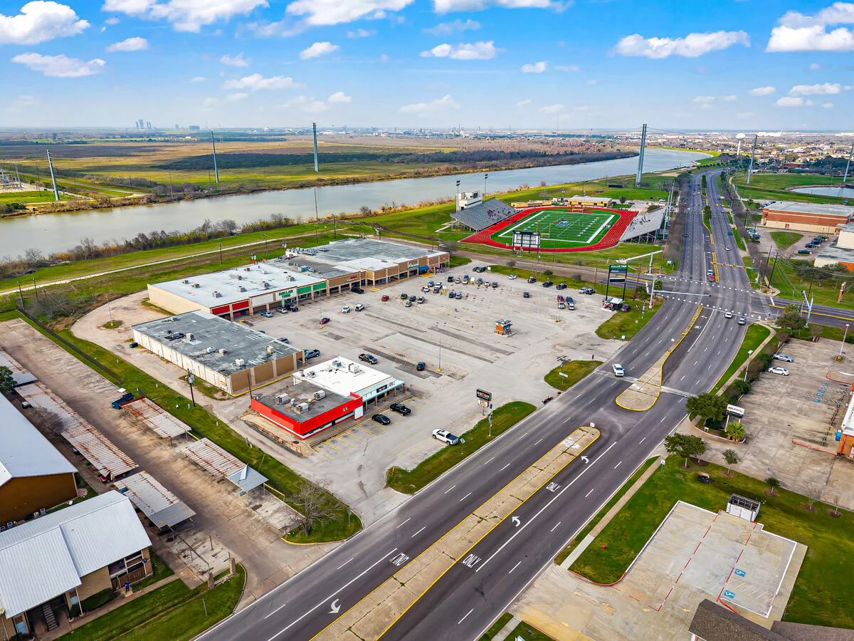 301-327 S Brazosport blvd